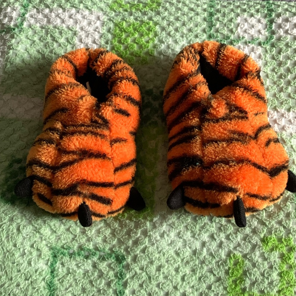 Toddler boys tiger paw slippers 7/8